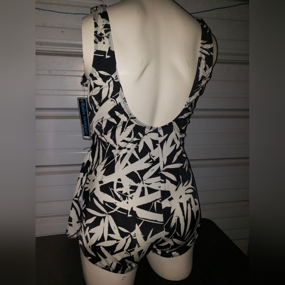 New! Plus Size 24 3X Women's black white one piece swimsuit swim dress swimdress - Picture 4 of 5